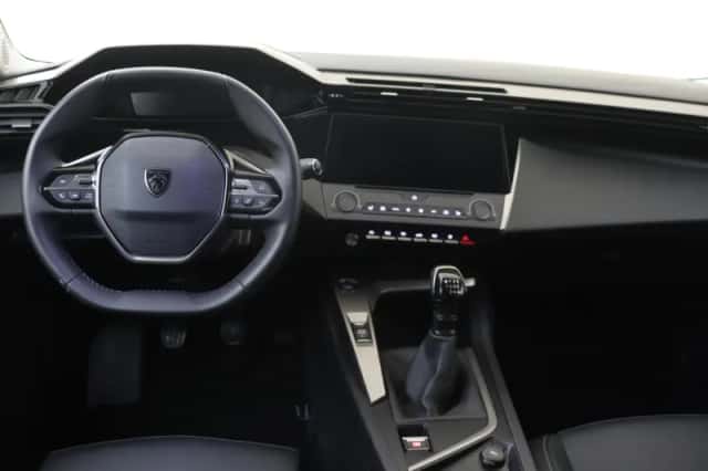 Peugeot 308 (2023) thumbnail 5