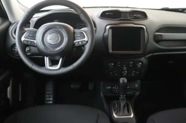 Jeep Renegade (2023) thumbnail 3