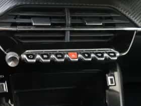 Peugeot 2008 (2020) thumbnail 26