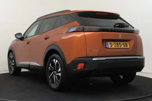 Peugeot e-2008 (2023) thumbnail 4