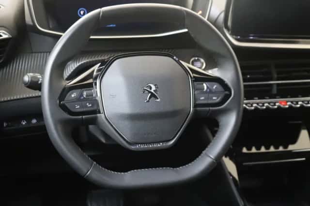 Peugeot e-2008 (2023) thumbnail 6