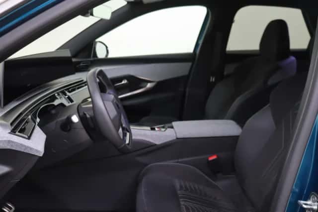 Peugeot e-3008 (2025) thumbnail 2