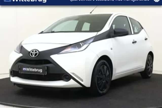 Toyota Aygo (2017) thumbnail 1