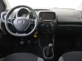 Toyota Aygo (2017) thumbnail 5