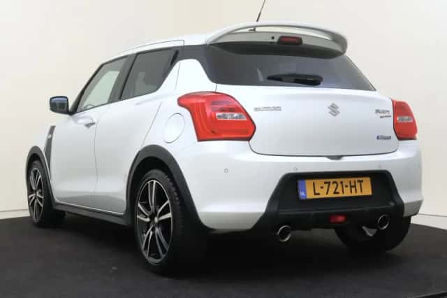 Suzuki Swift (2021) thumbnail 4