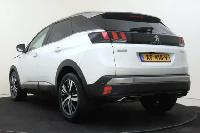 Peugeot 3008 (2018) thumbnail 4