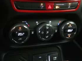 Jeep Renegade (2015) thumbnail 18