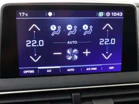 Peugeot 3008 (2018) thumbnail 20