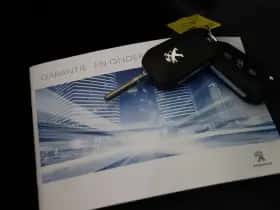 Peugeot 3008 (2018) thumbnail 25