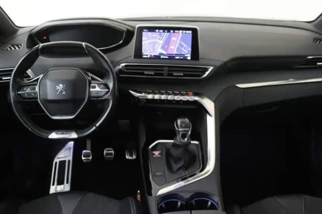 Peugeot 3008 (2018) thumbnail 5
