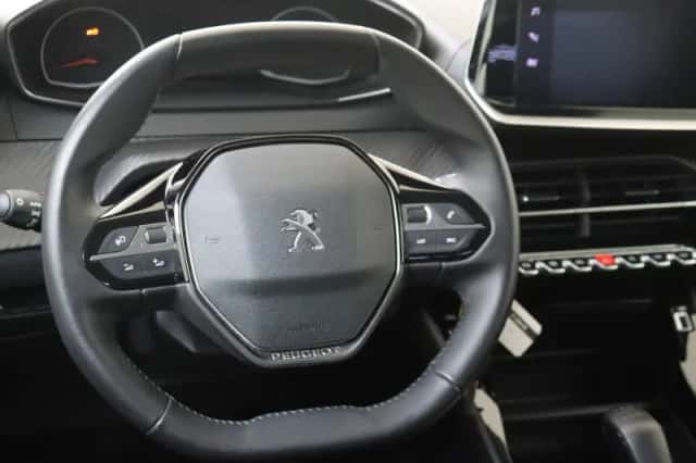 Peugeot 208 (2023) thumbnail 6