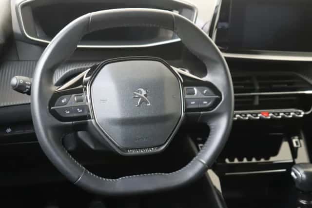 Peugeot 2008 (2022) thumbnail 6