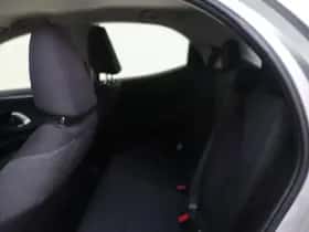 Toyota Yaris (2023) thumbnail 12