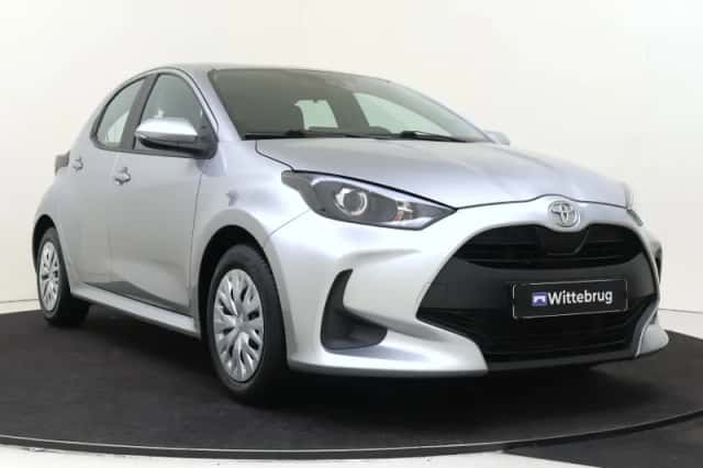 Toyota Yaris (2023) thumbnail 3