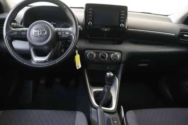 Toyota Yaris (2023) thumbnail 5
