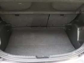Toyota Yaris (2016) thumbnail 31