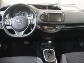 Toyota Yaris (2016) thumbnail 5