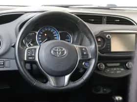 Toyota Yaris (2016) thumbnail 6