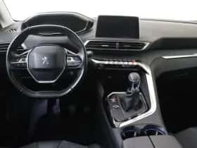 Peugeot 3008 (2018) thumbnail 5