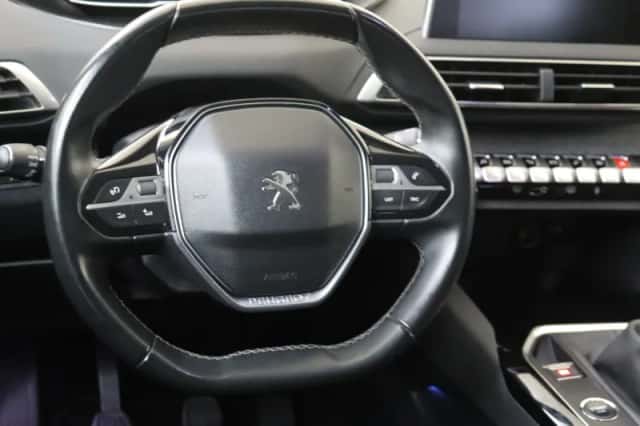 Peugeot 3008 (2018) thumbnail 6