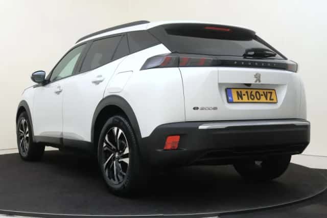 Peugeot e-2008 (2021) thumbnail 4