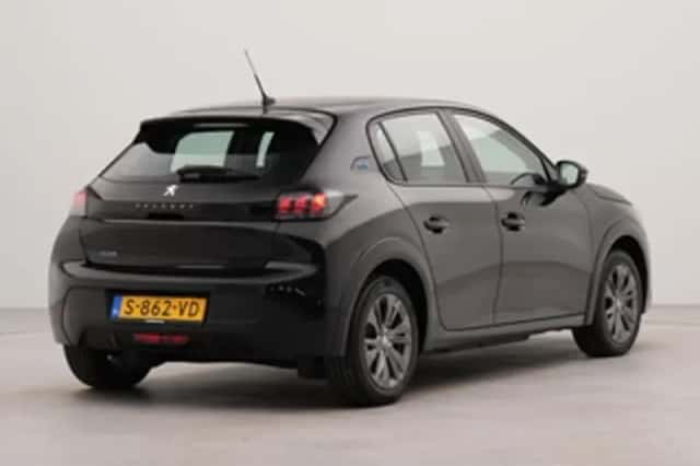 Peugeot e-208 (2023) thumbnail 2