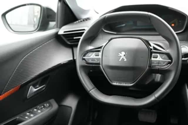 Peugeot e-208 (2023) thumbnail 6