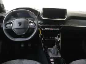 Peugeot 2008 (2024) thumbnail 5