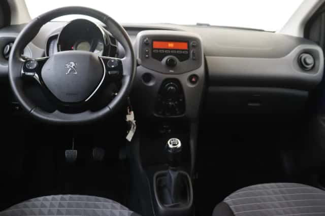 Peugeot 108 (2021) thumbnail 5