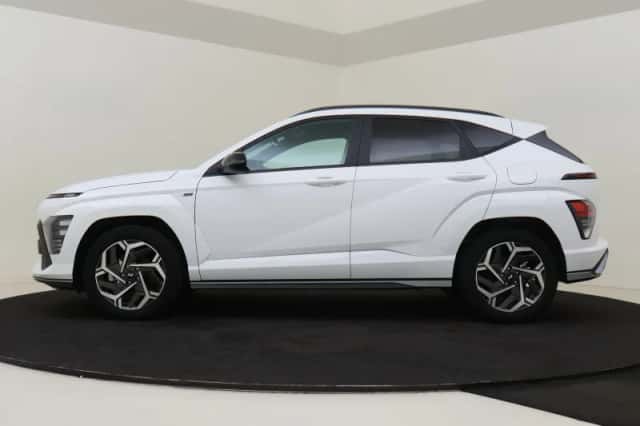 Hyundai Kona (2023) thumbnail 2
