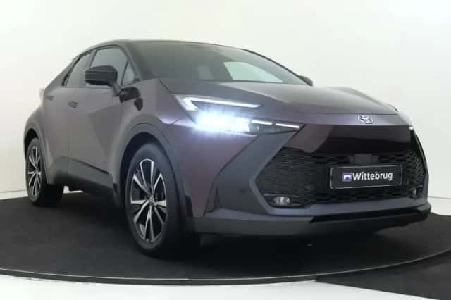 Toyota C-HR (2024) thumbnail 3