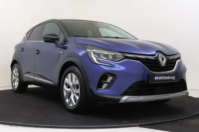 Renault Captur (2022) thumbnail 3