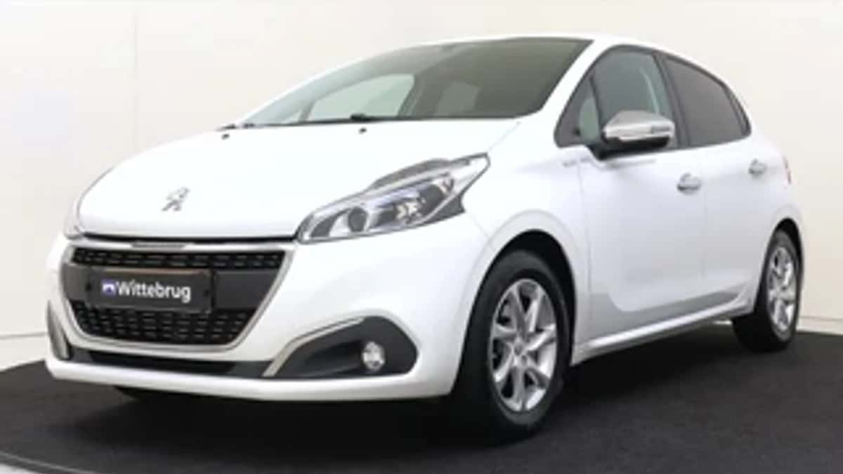 Peugeot 208 (2015) — foto 1