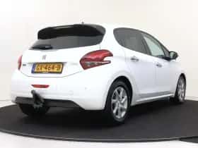 Peugeot 208 (2015) thumbnail 11