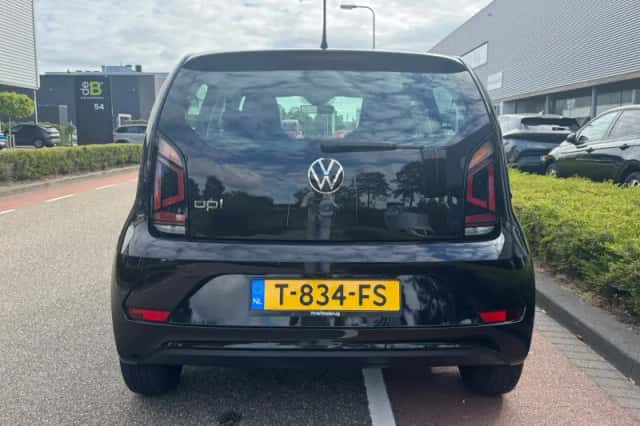 Volkswagen Up! (2023) thumbnail 4