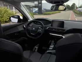 Peugeot 3008 (2018) thumbnail 2