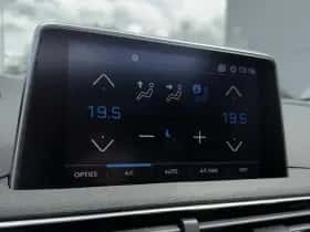 Peugeot 3008 (2018) thumbnail 23