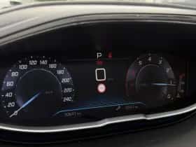 Peugeot 3008 (2018) thumbnail 4