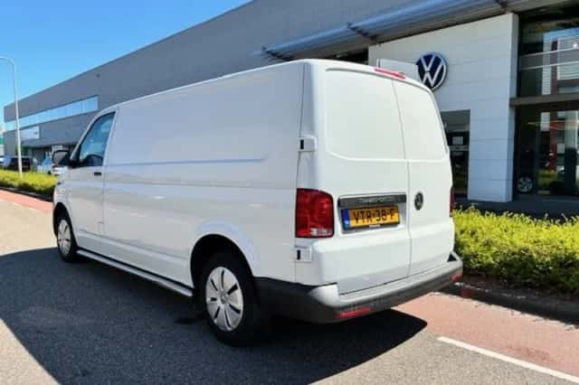Volkswagen Transporter (2023) thumbnail 3