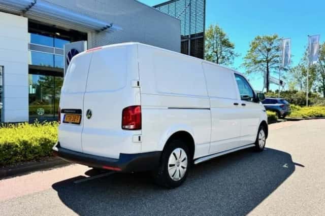 Volkswagen Transporter (2023) thumbnail 4