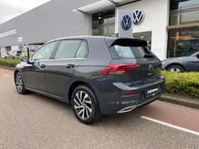 Volkswagen Golf (2022) thumbnail 3