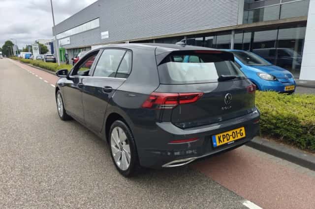 Volkswagen Golf (2024) thumbnail 3