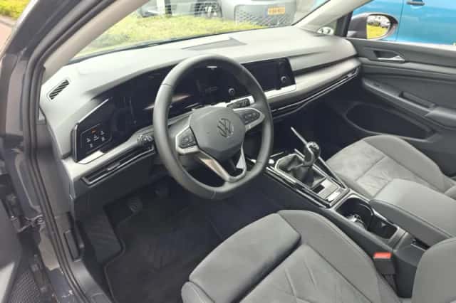 Volkswagen Golf (2024) thumbnail 6