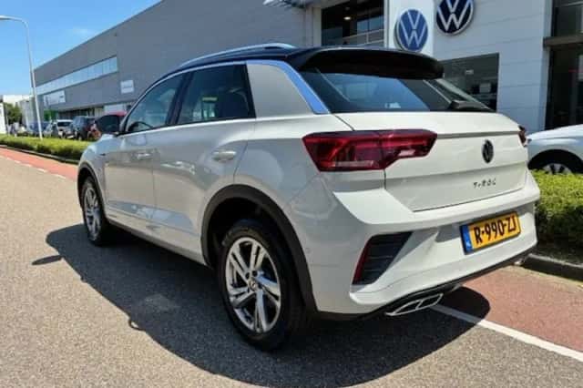Volkswagen T-Roc (2023) thumbnail 3