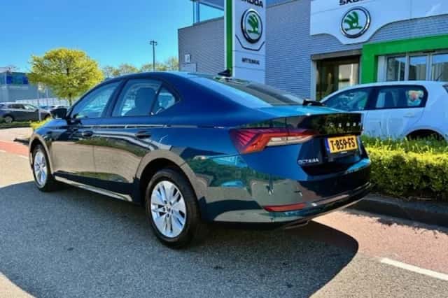 Škoda Octavia (2023) thumbnail 3