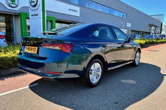 Škoda Octavia (2023) thumbnail 4