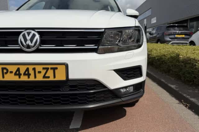 Volkswagen Tiguan (2018) thumbnail 2