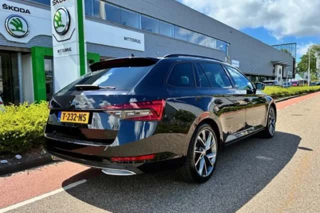 Škoda Superb (2023) thumbnail 4