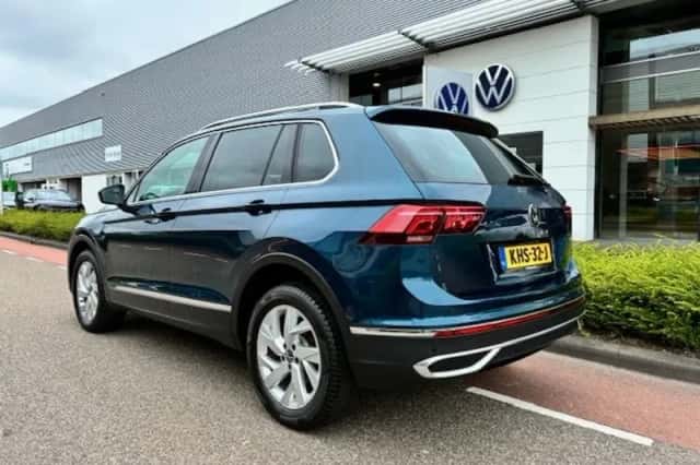 Volkswagen Tiguan (2022) thumbnail 3