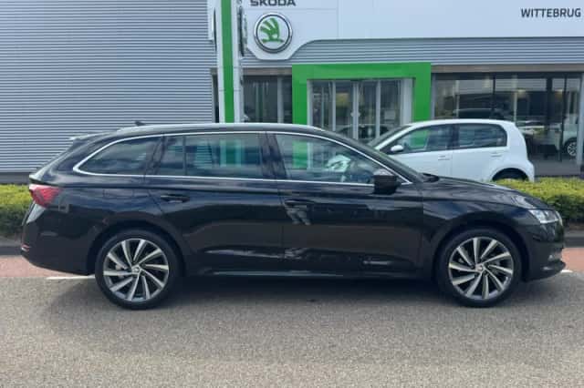 Škoda Octavia (2023) thumbnail 6
